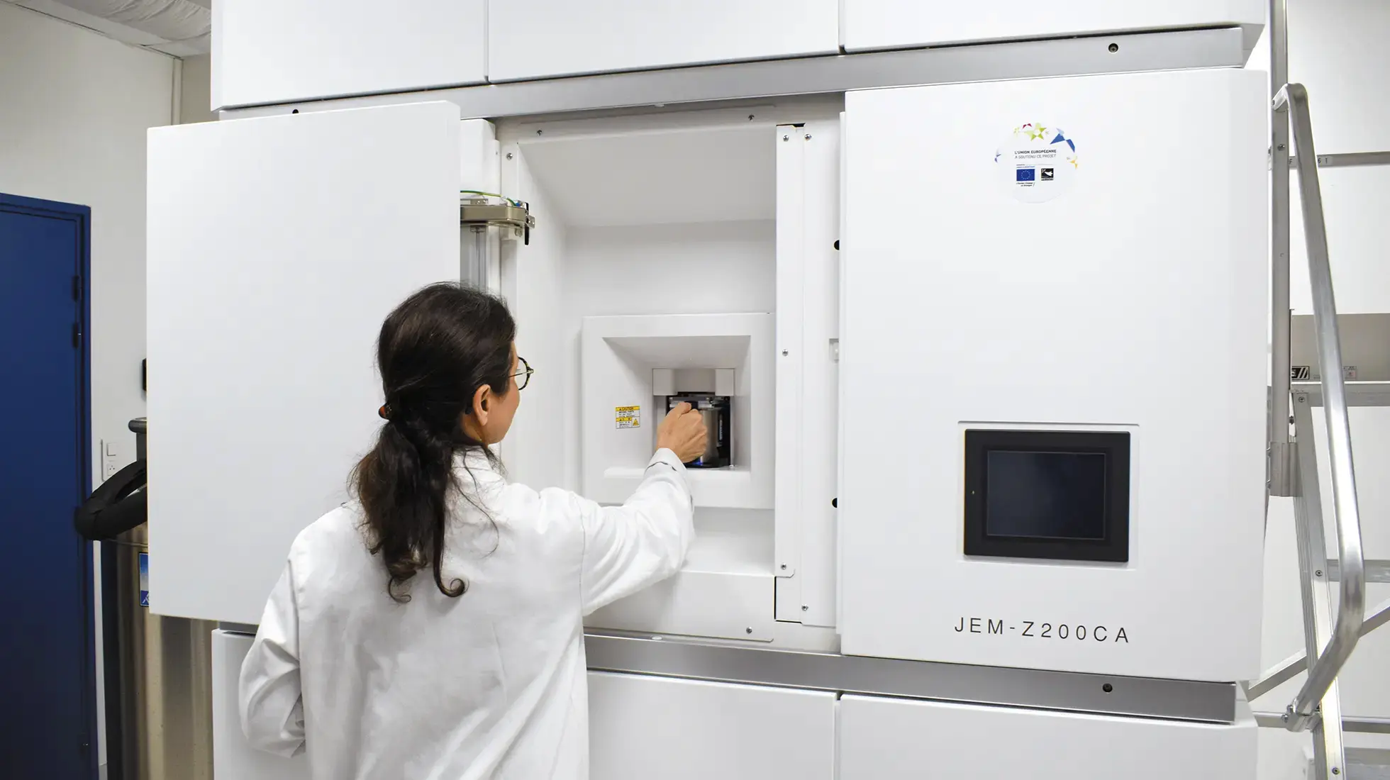 Le cryo-microscope électronique permet d'observer des éléments à l'échelle de l'atome.