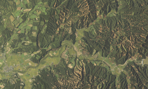 photographie d'une montage après un séisme, vue du ciel