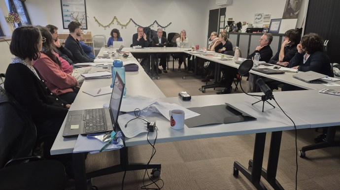 les membres du Pôle Bretagne Culture Scientifique dans une salle de réunion aux Champs Libres à Rennes