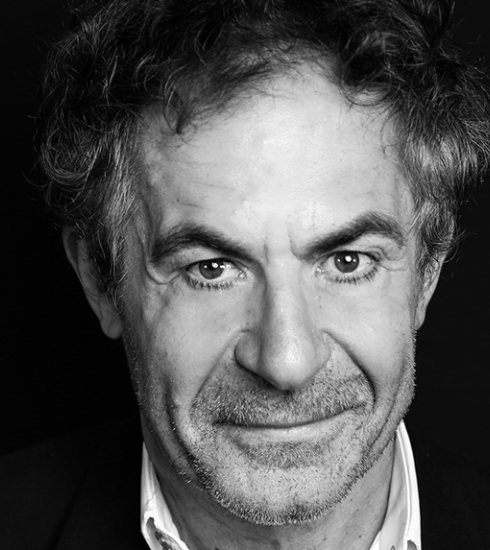 Photo portait en noir et blanc d'Etienne Klein