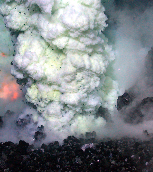 Photo d'un volcan sous-marins en immersion