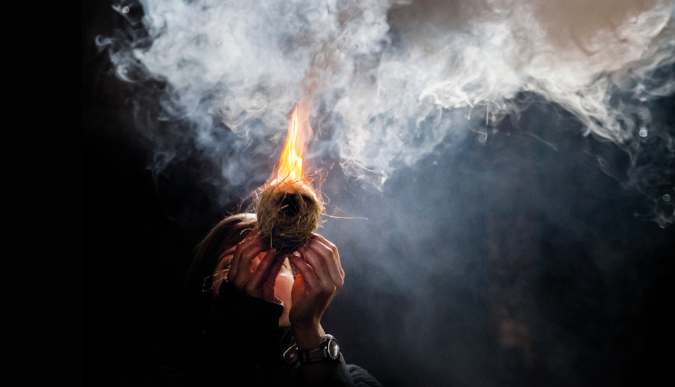 Photo D'un Filet De Fumée Sur Fond Sombre Ia Générative